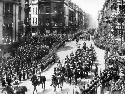 Défilé du jubilé de diamant de la reine Victoria passant par King William Street, 1897 - English Photographer